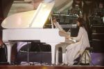  Naina Bachchan performs live at Global peace concert on 30th Jan 2013 (6).JPG